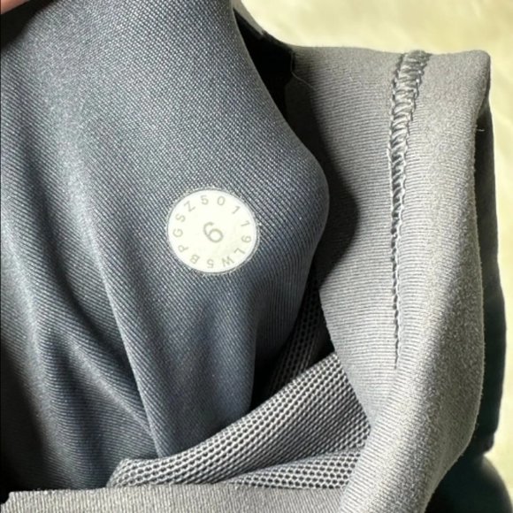 Lululemon In Movement 7/8 Tight *Everlux 23" Titanium sz 6 - Picture 5 of 7